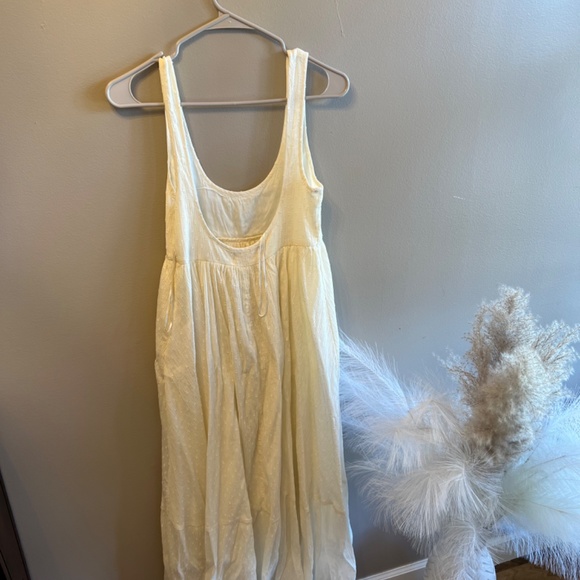 Urban Outfitters Cream Maxi - Picture 3 of 3